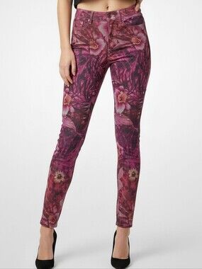 NWT Skinny‎ High Rise Flower Shimnering Jeans
